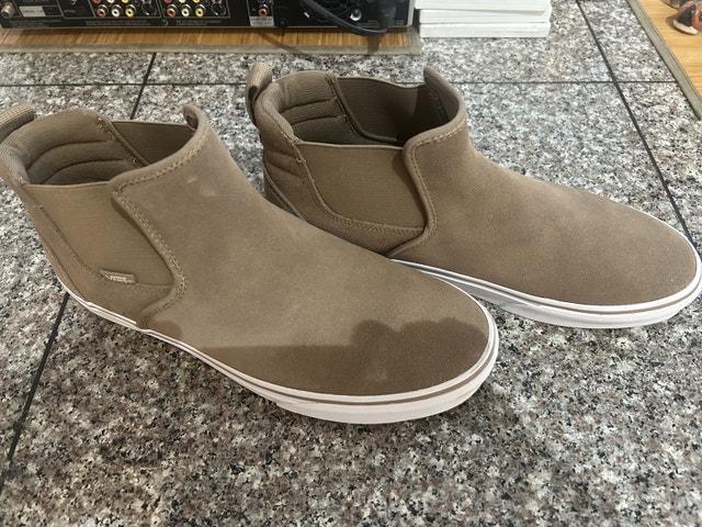Vans slip on boots, men’s size 11, mocha suede