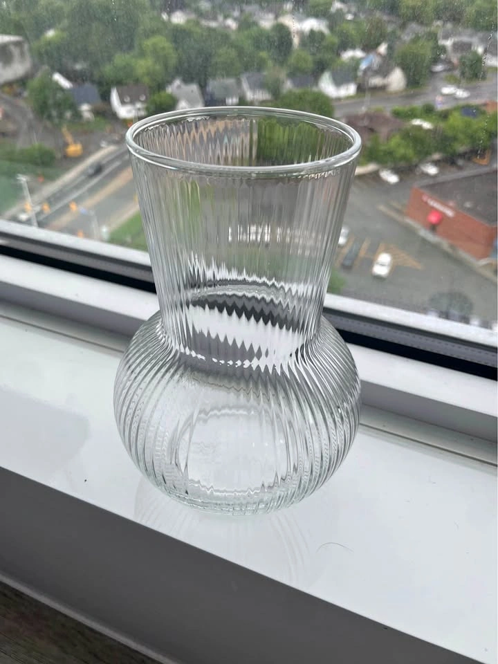 Glass flower vase