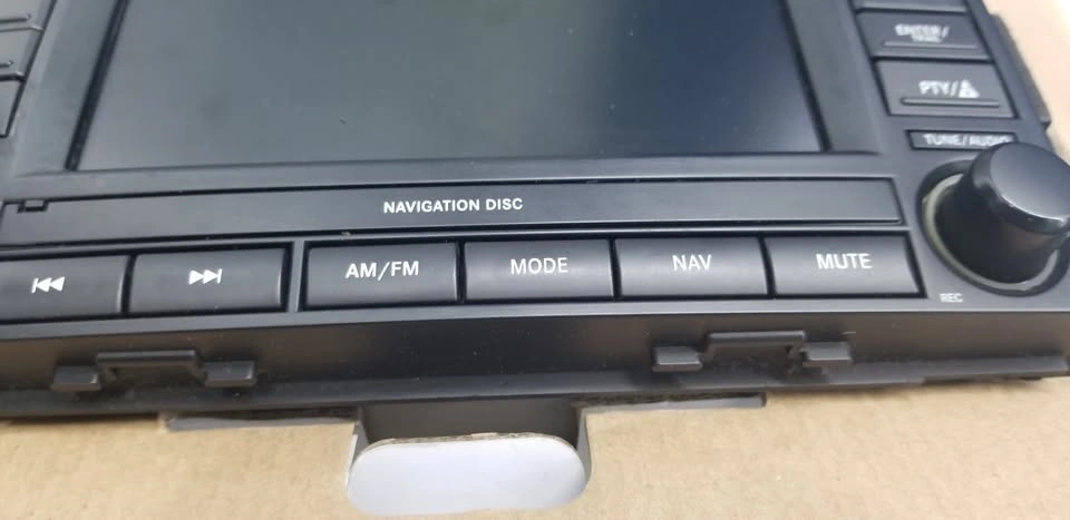 Car radio Jeep RAM Chrysler 300 non working - photo 2