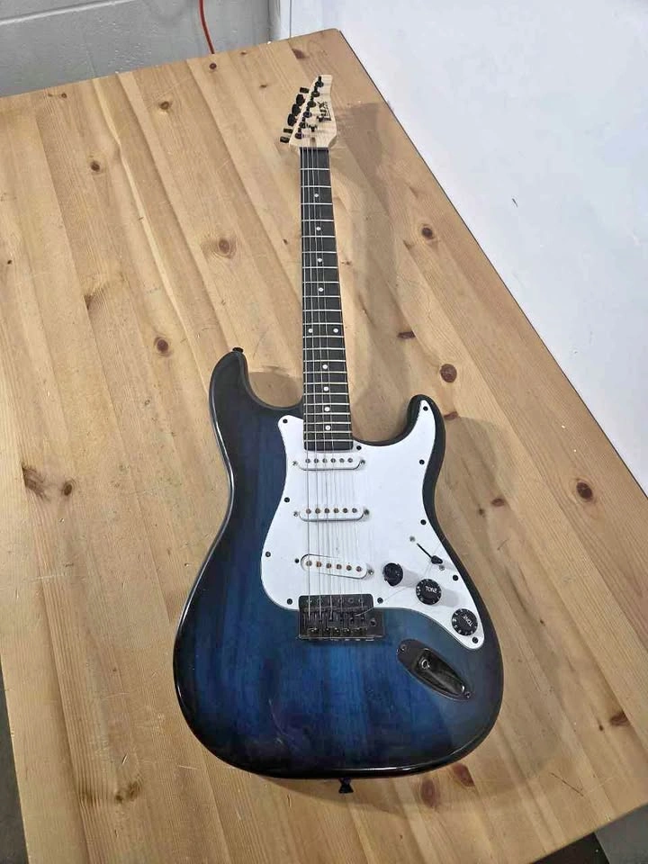 LyxPro Electric Guitar Blue – Full Size 39”