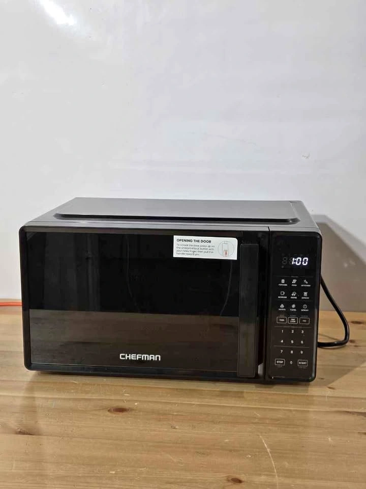Chefman 0.7 Cu Ft Microwave Oven
