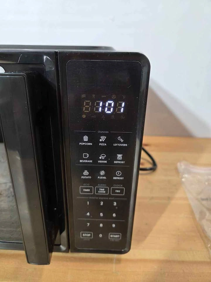 Chefman 0.7 Cu Ft Microwave Oven - photo 3