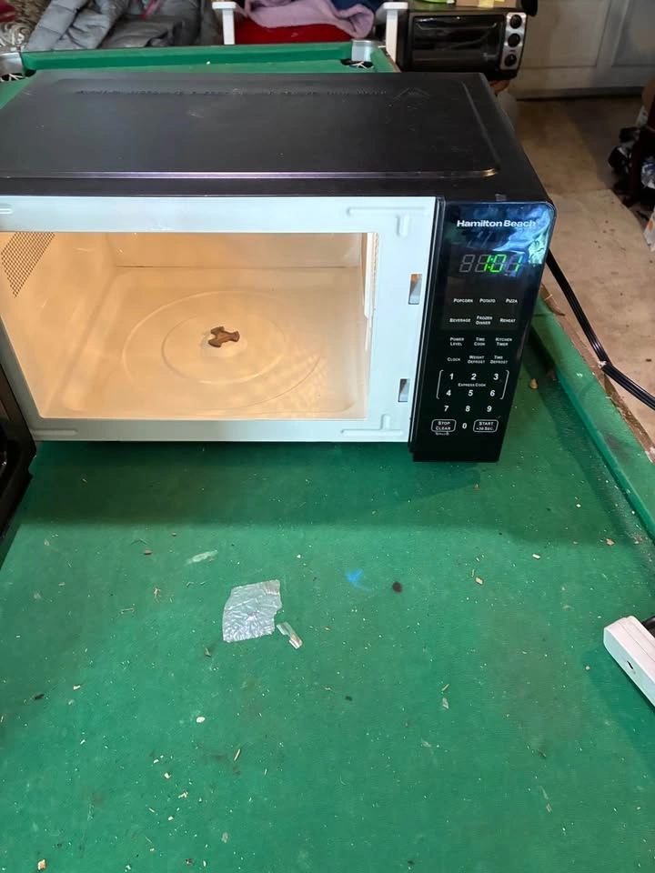 Hamilton Beach microwave - photo 2