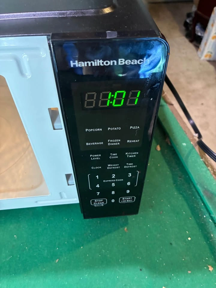 Hamilton Beach microwave - photo 3