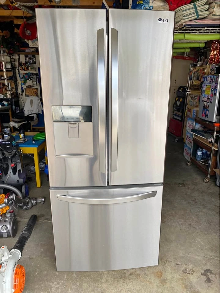 22 cu. ft. LG Stainless Steel French Door Refrigerator