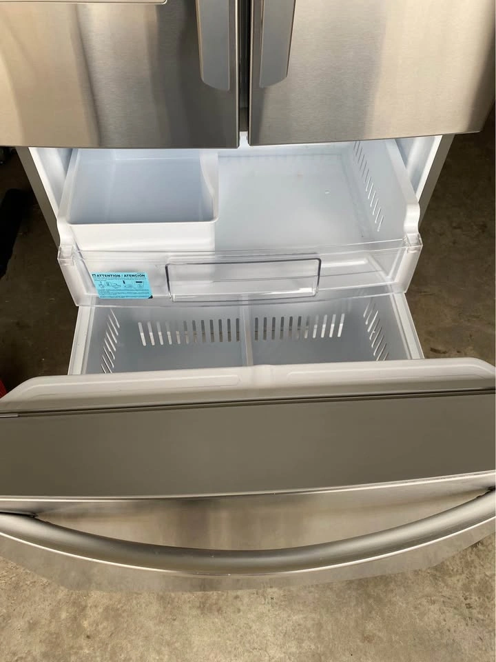 22 cu. ft. LG Stainless Steel French Door Refrigerator - photo 3