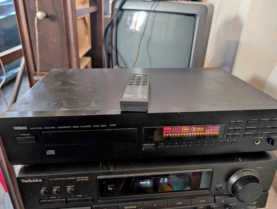 Yamaha CDX-550 tested with remote