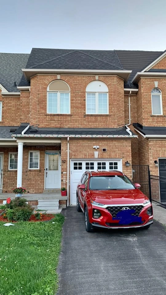 4 Beds 2.5 Baths Townhouse