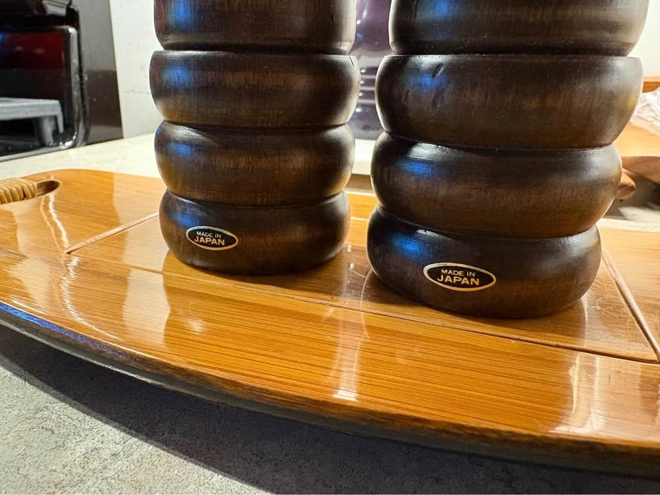 Elegant Vintage MCM Bamboo Tray - Salt & Pepper Mill Set - JAPAN - photo 2