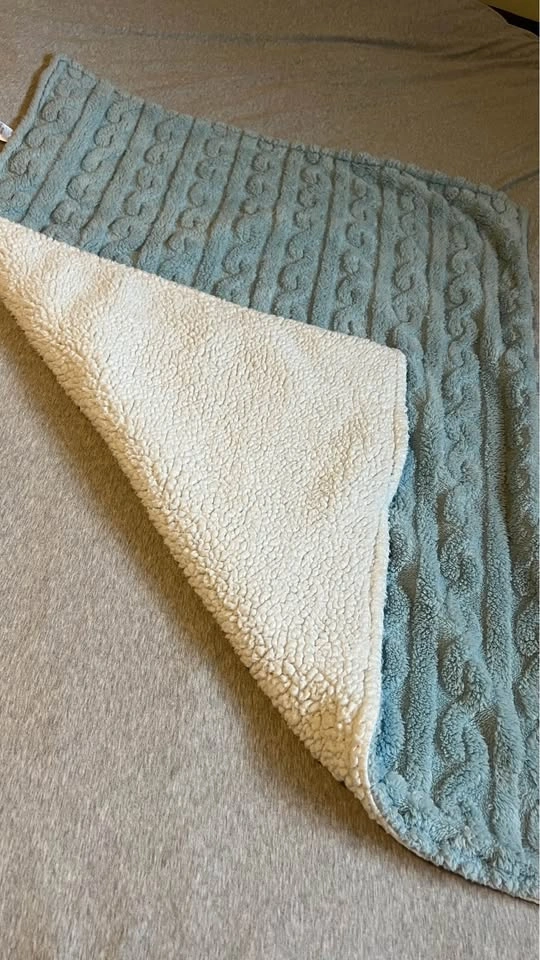 Soft & Cozy Knee Blanket – Perfect for Winter - photo 2