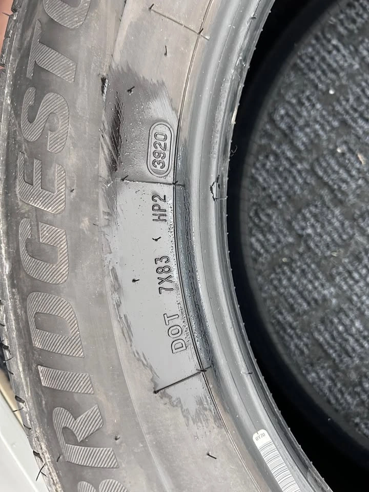 Set of 4 Original Honda Pilot All Season Tires - photo 2
