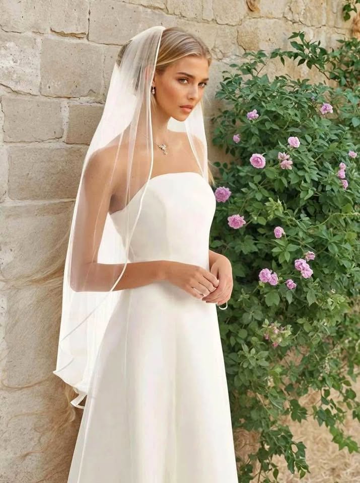 Satin Edge Veil Soft white / ivory