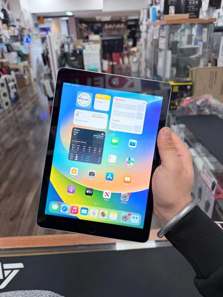 Apple iPad 6th Gen – 32GB (Wi-Fi) – Space Grey - photo 2