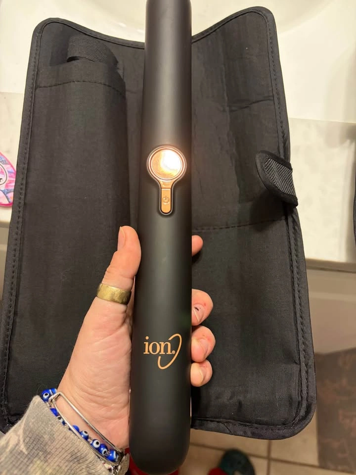 Cordless Hair Straightener - photo 4