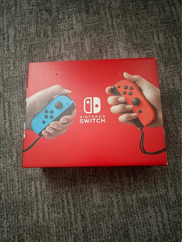 Nintendo Switch V2 - photo 2