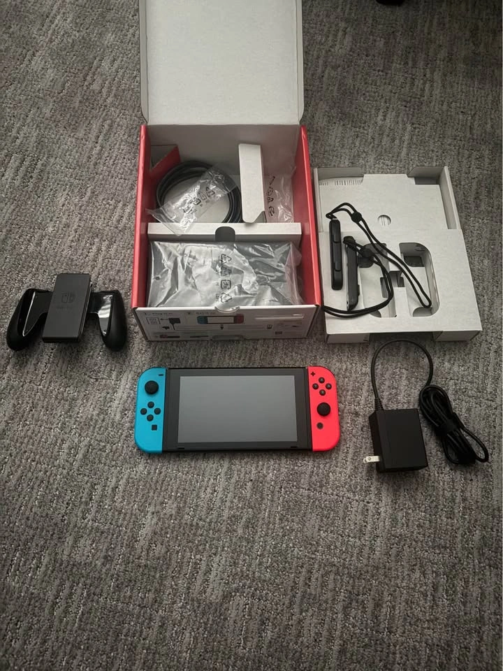 Nintendo Switch V2 - photo 4