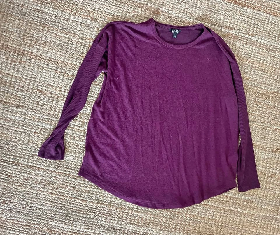 Buffalo burgundy top, women’s large