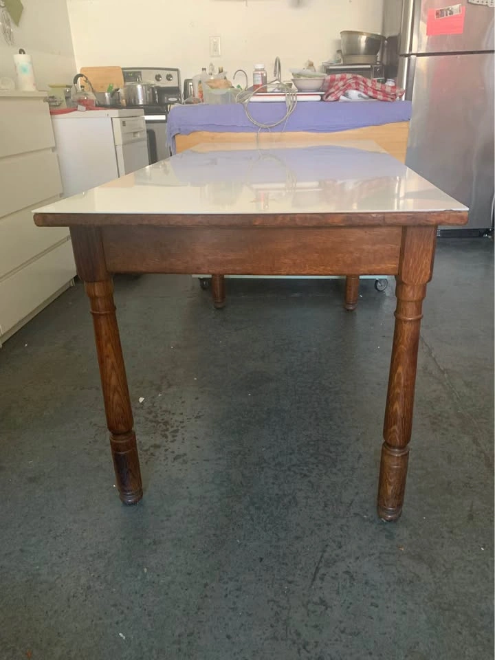 Large and sturdy table - photo 2