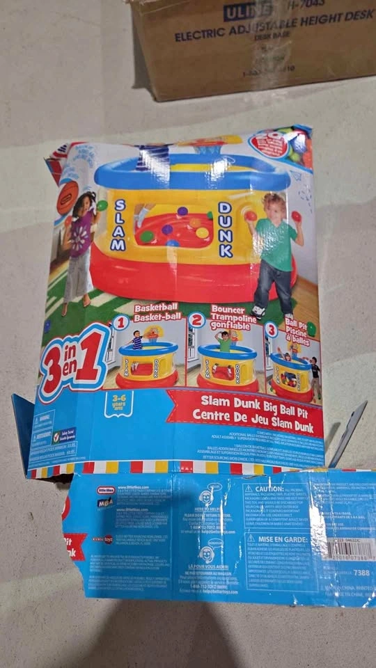 Free ball pit, might have a hole