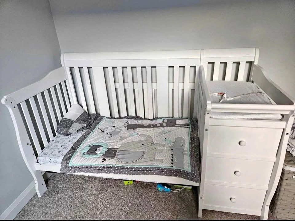White 4-in-1 Convertible Crib with Attached Changing Table