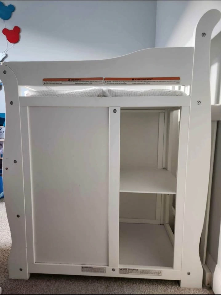 White 4-in-1 Convertible Crib with Attached Changing Table - photo 2