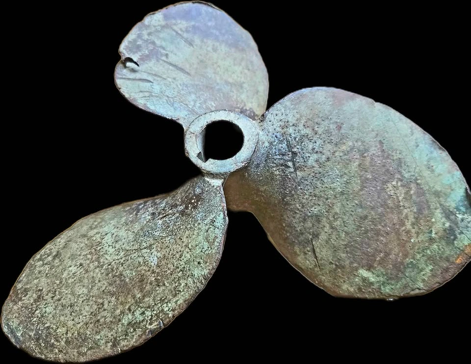 Vintage Bronze Marine Propeller – Authentic Maritime Decor - photo 2