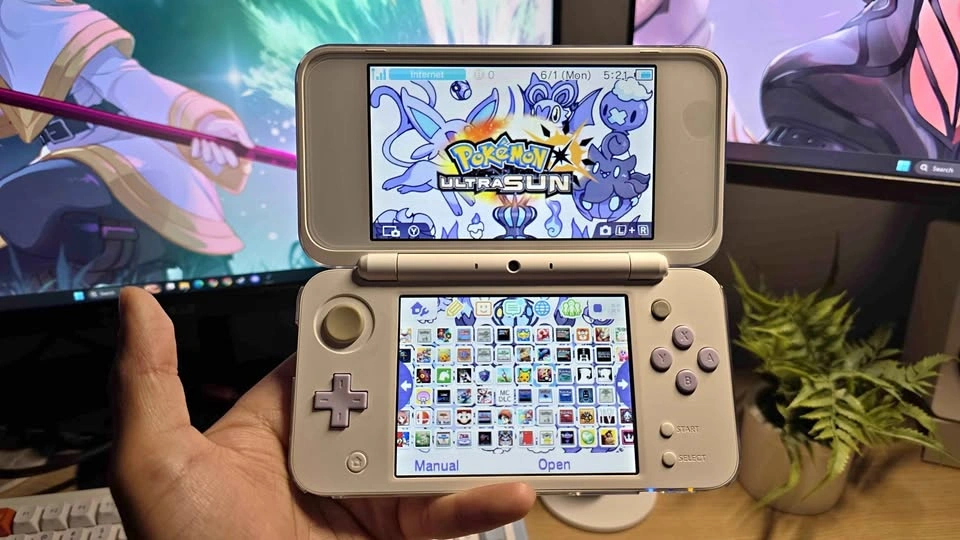 New Nintendo 2DS XL White Lavender 128GB Bundle