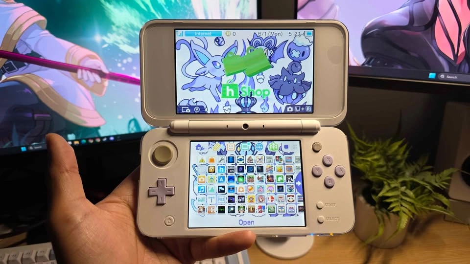 New Nintendo 2DS XL White Lavender 128GB Bundle - photo 3