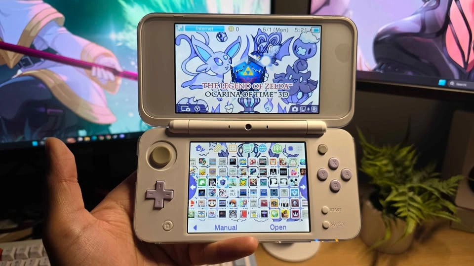 New Nintendo 2DS XL White Lavender 128GB Bundle - photo 4