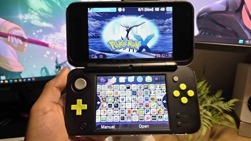 New Nintendo 2DS XL Lime Green 128GB Bundle