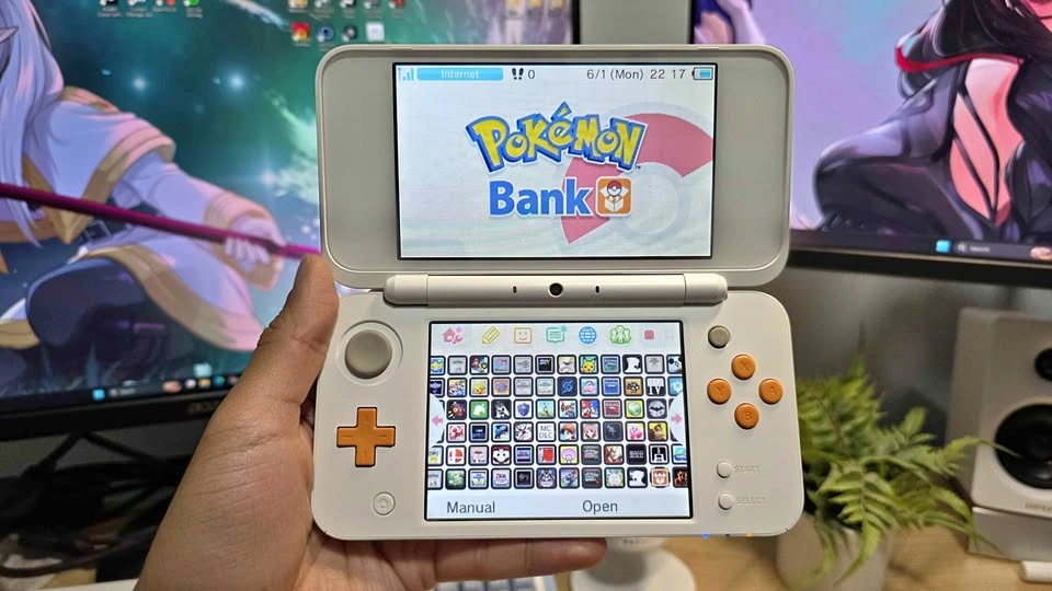 New Nintendo 2DS XL White/Orange 128GB with games