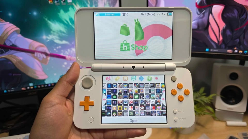 New Nintendo 2DS XL White/Orange 128GB with games - photo 4