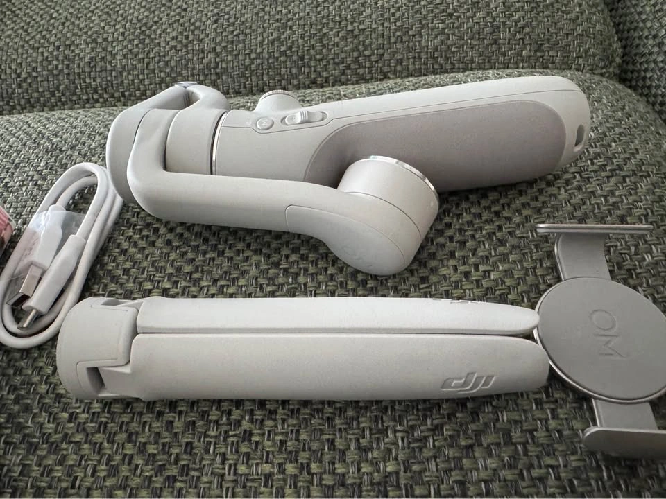 DJI OM 5 Smartphone Gimbal Stabilizer – Like New! - photo 3