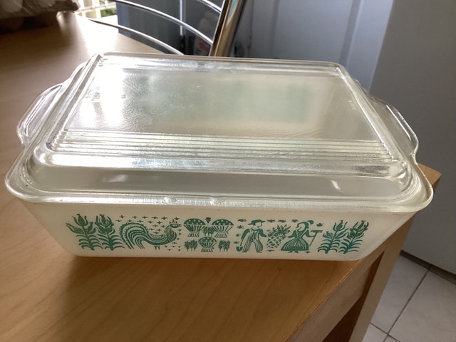 Pyrex USA dish **** RARE