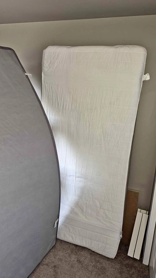 Twin bed