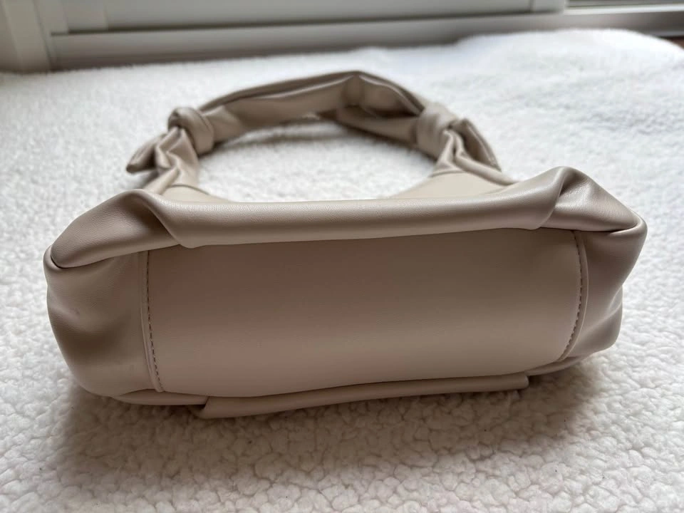 Melie Bianco NWOT Beige Knotted Shoulder Bag with Heart Pouch - photo 4