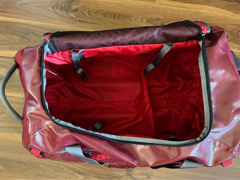 Red Patagonia Black Hole 70l Wheeled Duffle - photo 4
