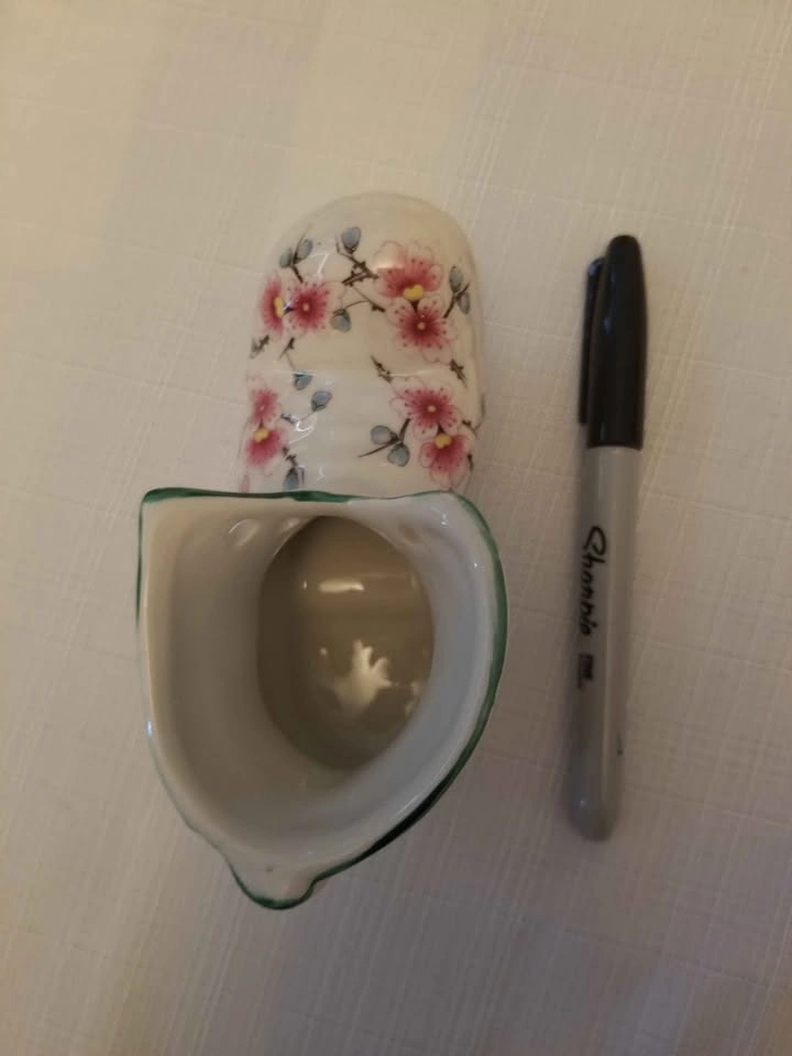 Vintage England Chinese Rose Ceramic Boot - photo 4