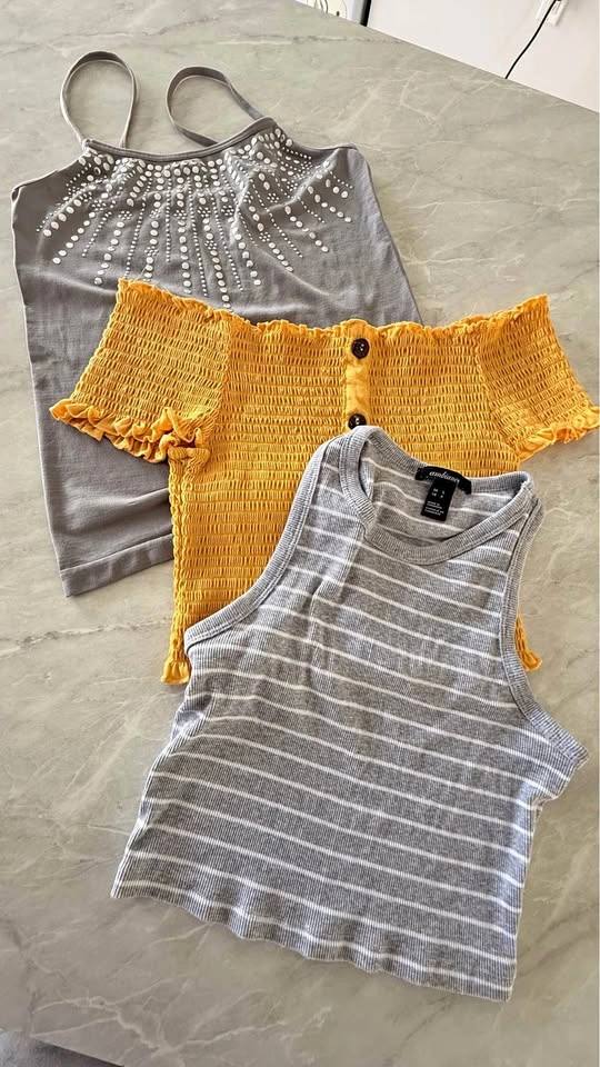 Lot of 3 women's tops size S-M – Very good condition