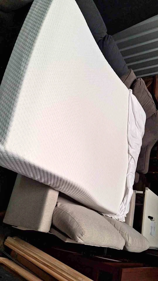 Full size mattress