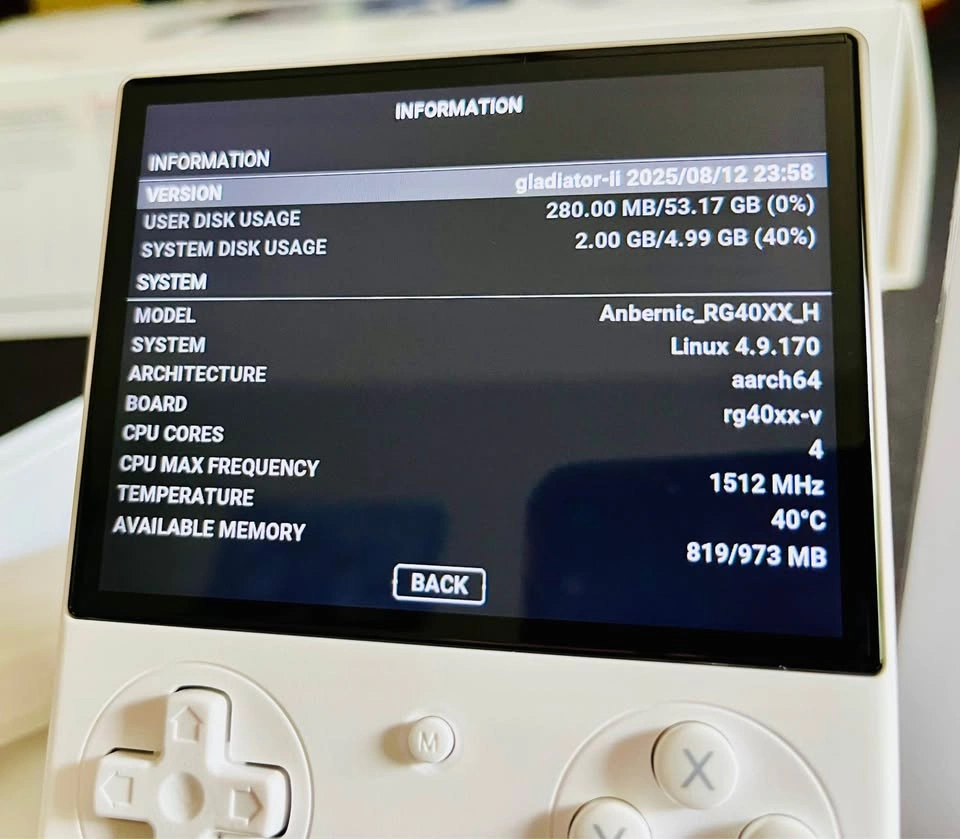 Anbernic RG40XXV - White - Near Mint - photo 4