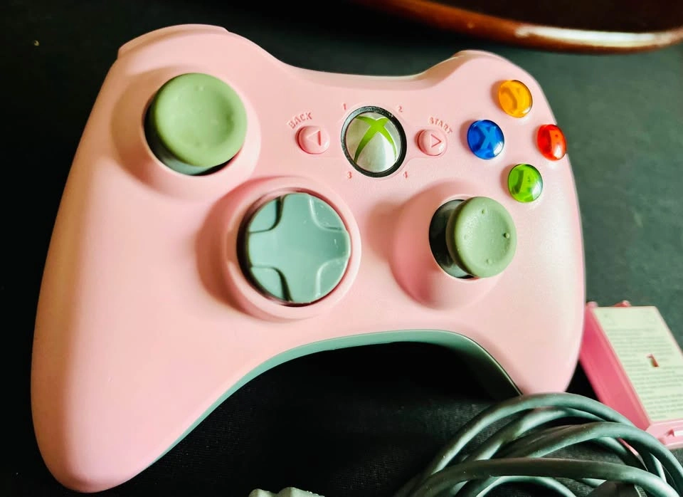 XBOX 360 Pink Controller with Rechargeable Battery - OEM - photo 2