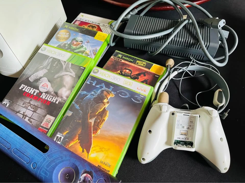 Video Games - XBOX 360 Console and (5) Mixed Games Lot - photo 2
