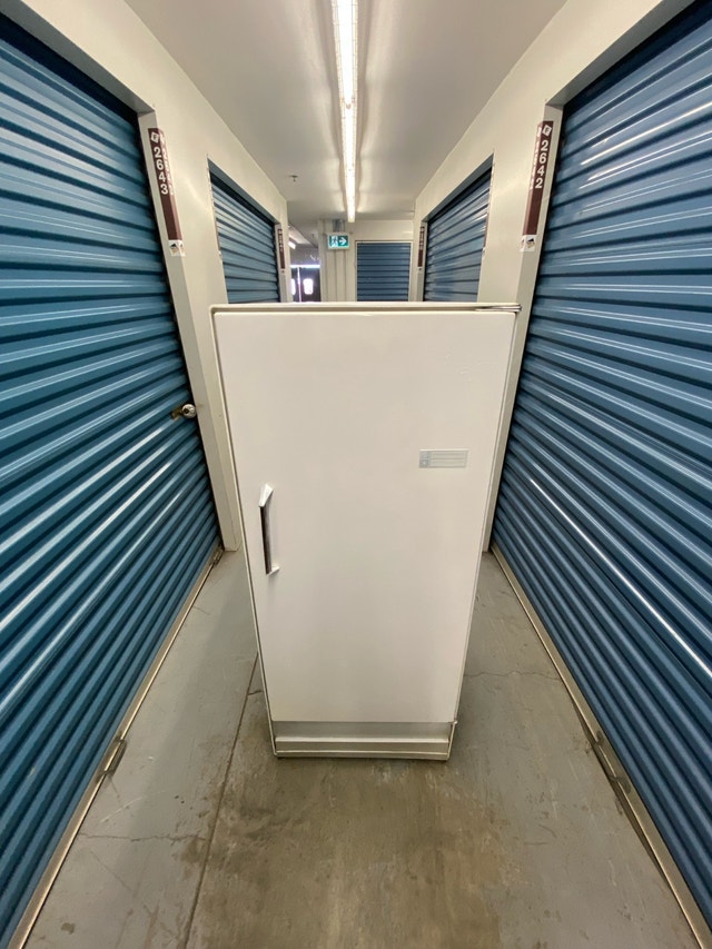 WHITE UPRIGHT FRIDGE - photo 2