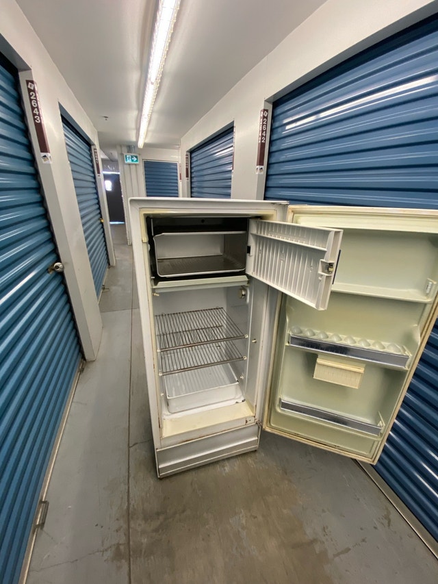 WHITE UPRIGHT FRIDGE - photo 4