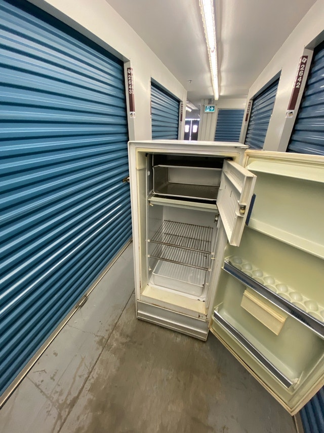 WHITE UPRIGHT FRIDGE - photo 5