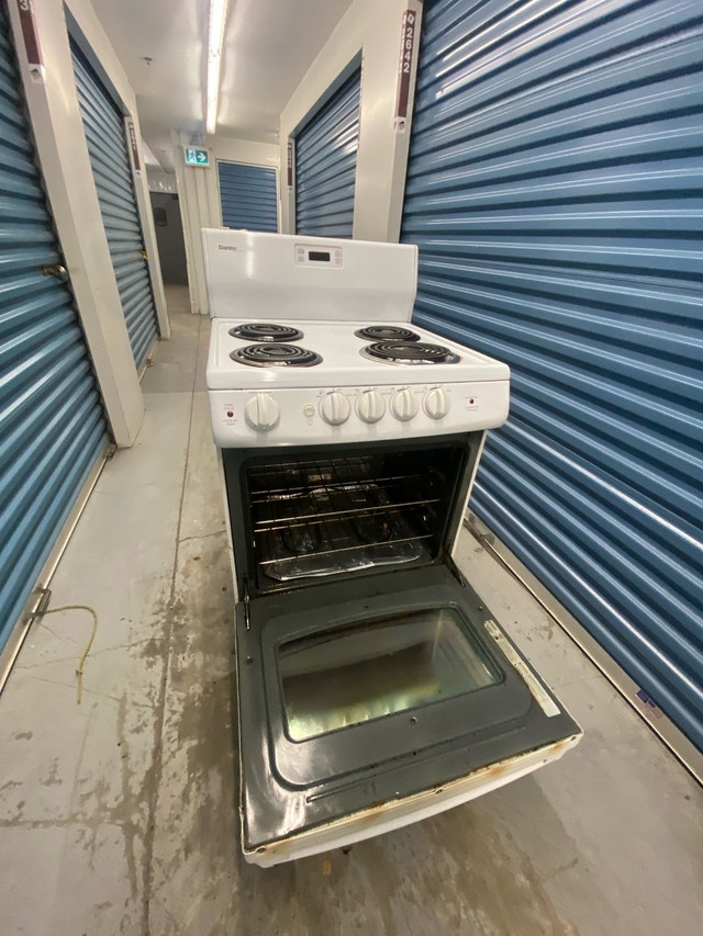 DANBY 24 INCH ELECTRIC STOVE - photo 5