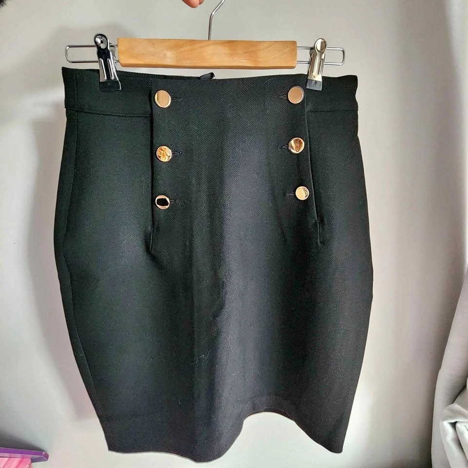 New H&M Skirt Size 4 (Fits 6)