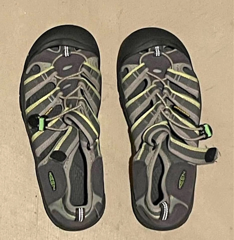 Like new Keen outdoor Sandals, men’s size 6
