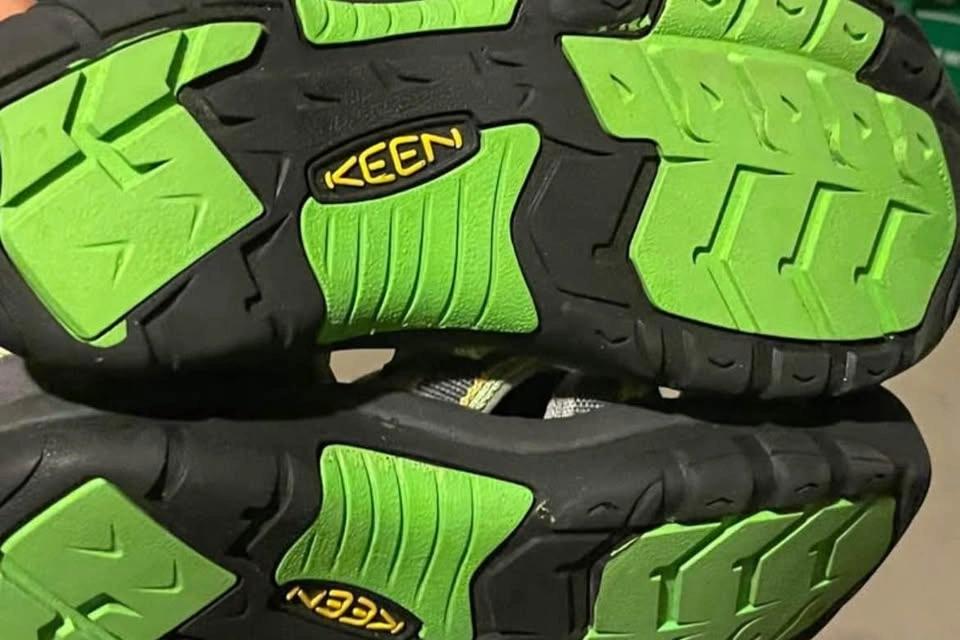 Like new Keen outdoor Sandals, men’s size 6 - photo 2